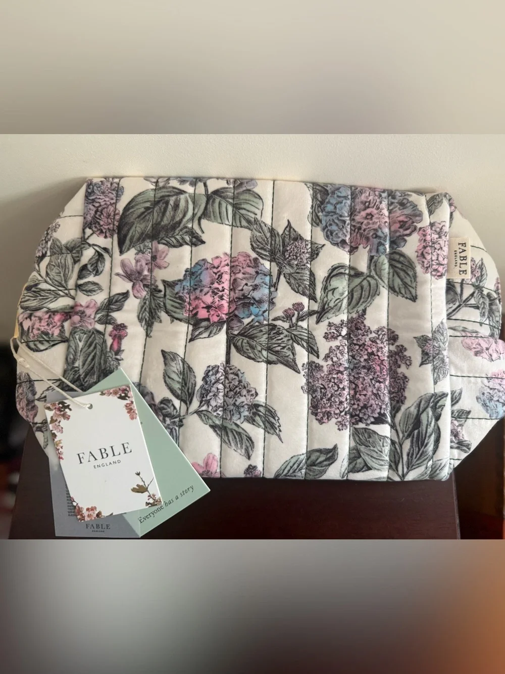 NWT Fable England Hydrangea Large Quilted Makeup Bag Rare